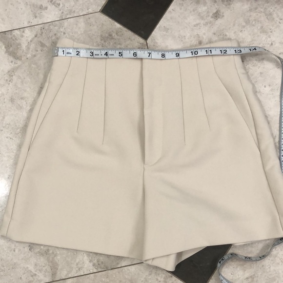 Zara NWOT high waisted ecru shorts. Size 24 - Picture 3 of 6